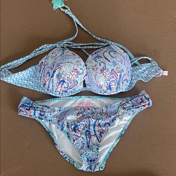 Victoria Secrets The Knockout Bikini Paisley Print Set - Picture 1 of 8